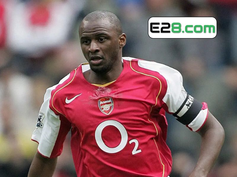 Patrick Vieira là biểu tượng của sức mạnh và sự bền bỉ ở vị trí tiền vệ trung tâm